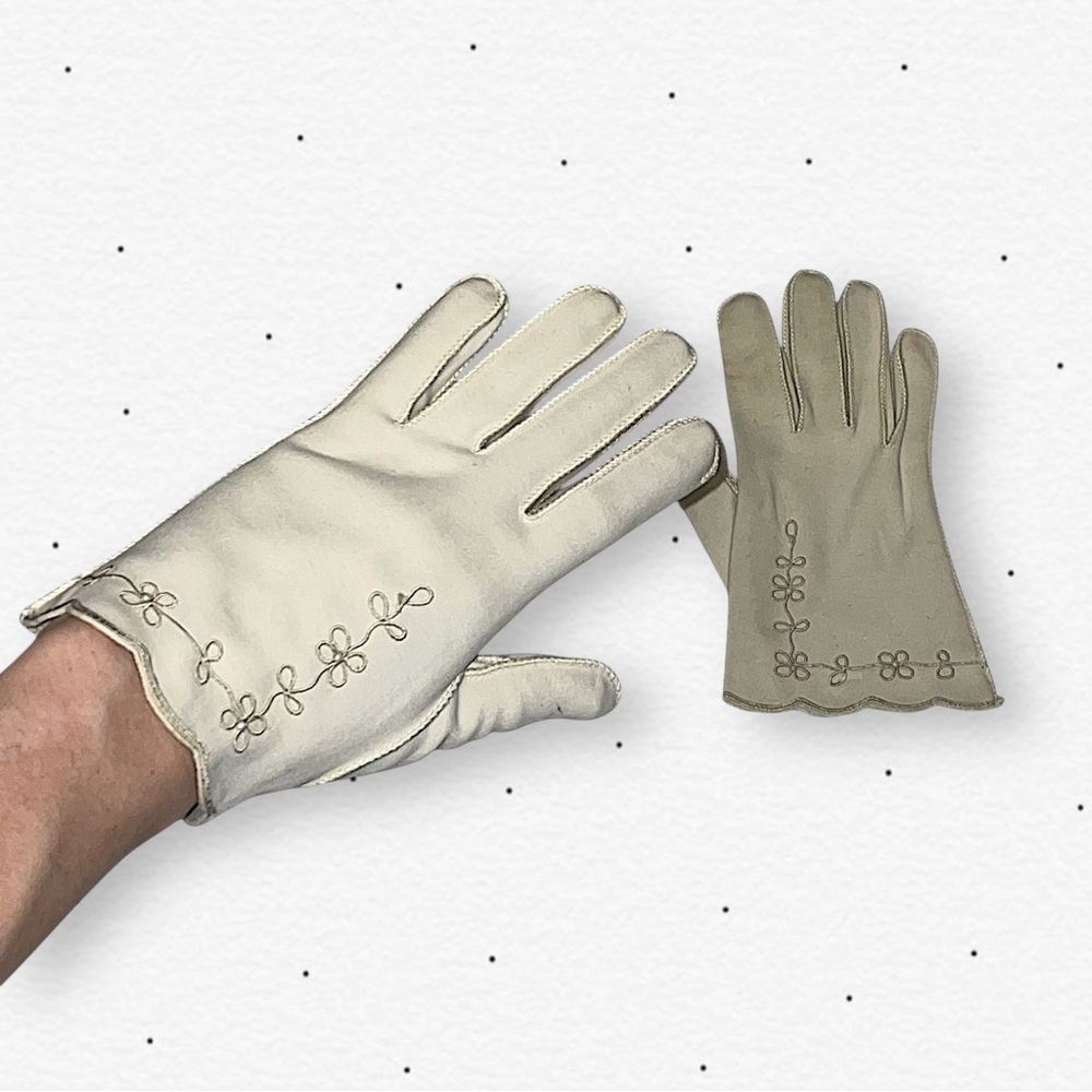 Vintage Women’s Cream Leather Floral Embroidered Gloves